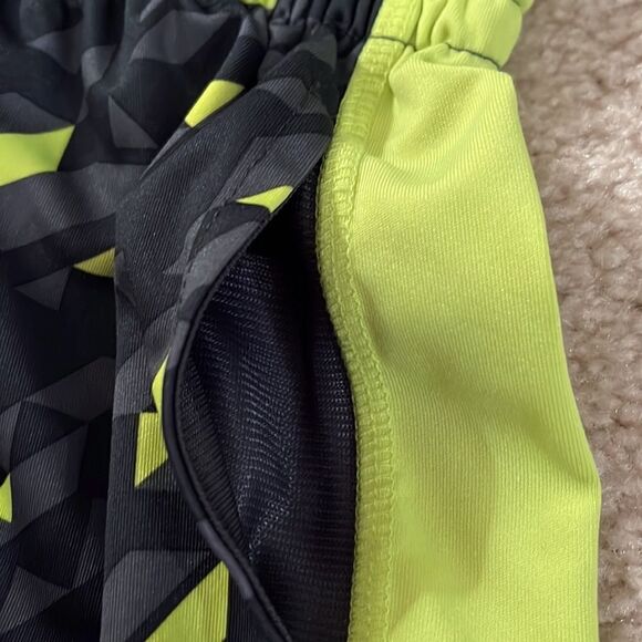 SIZE SMALL (8) XERSION SHORTS - Picture 6 of 8